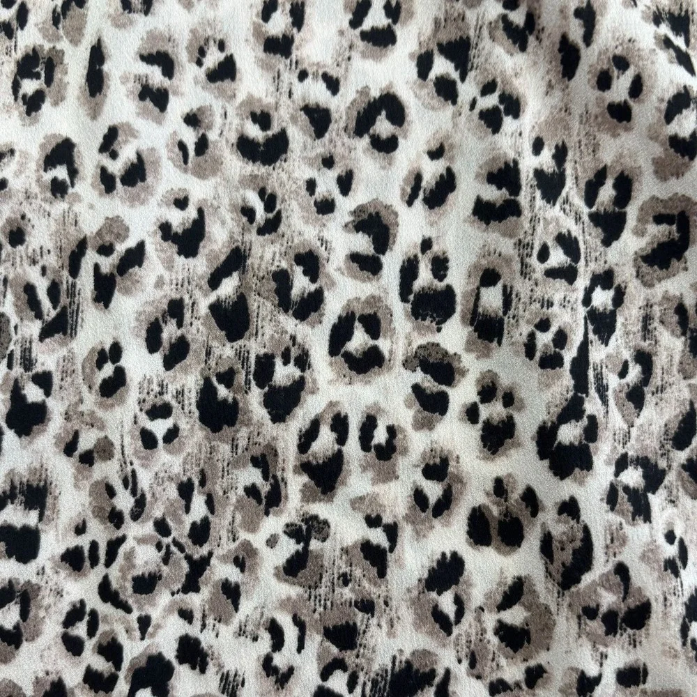 Ann Taylor Leopard Print Scoop Neck Feminine Chic‎ Sensual Blouse Back Zipper 2 - Picture 4 of 11